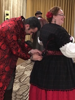 Murray_adjusts_bustle
